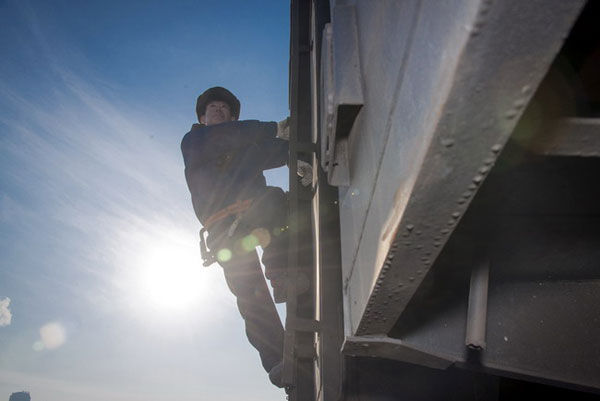卢春义：在雨雪风霜中追了36年火车的铁路人
