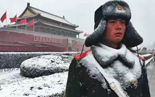 你可以不感动，但请不要矮化英雄主义