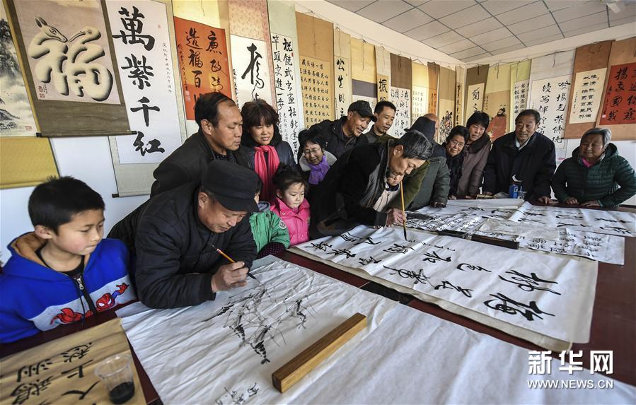 河北武强：农民书画社繁荣农村文化