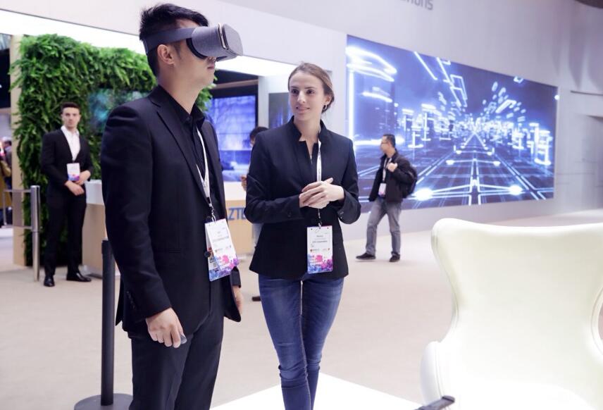 国产首部谷歌Daydream手机中兴天机7亮相MWC