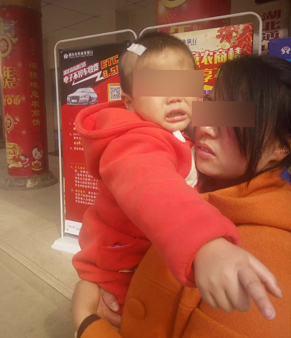 两岁白血病患儿6万救命钱被偷 警方追查并协调当地救助3万