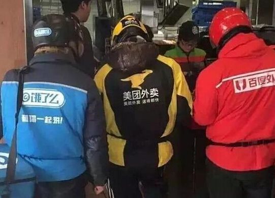 网售外卖服可免费蹭饭？ 业内：取餐看系统不看衣服