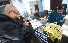 居住登记卡可就近办延期