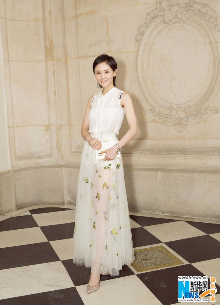 众星出征巴黎时装周 展风采拼品味不亦乐乎