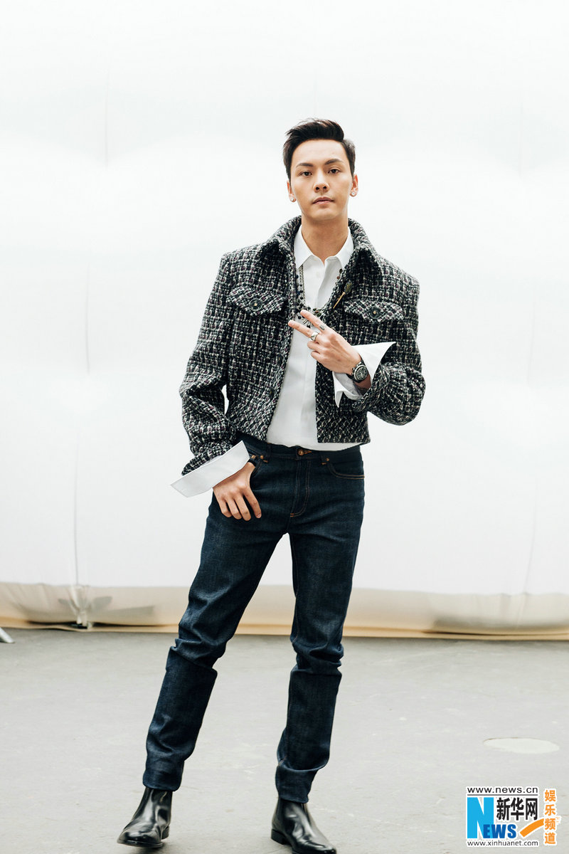 众星出征巴黎时装周 展风采拼品味不亦乐乎