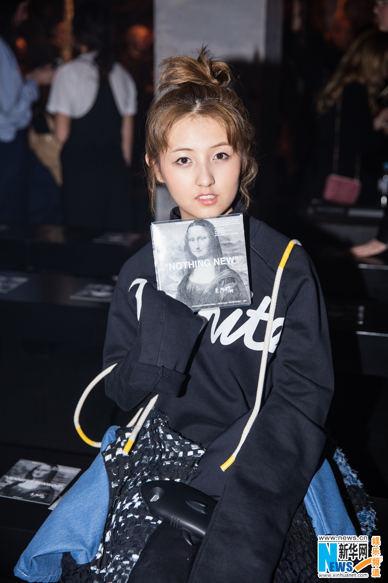 众星出征巴黎时装周 展风采拼品味不亦乐乎