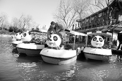 市属公园游船备检待航 预计&ldquo;划船季&rdquo;下周启动