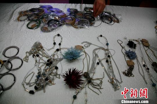 浙江销毁铅超标699倍韩国饰品 涉知名及热销品牌