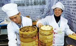 怎样吃得放心又开心?代表委员各有高见&mdash;&mdash; 舌尖上的安全，把好&ldquo;三道关&rdquo;