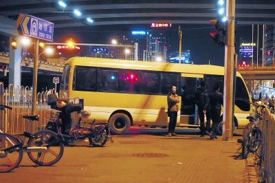 国贸“黑大巴”为何屡禁不止？