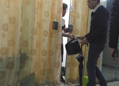 假LV&ldquo;流水线&rdquo;隐身网络批发平台 用暗语才能搜到