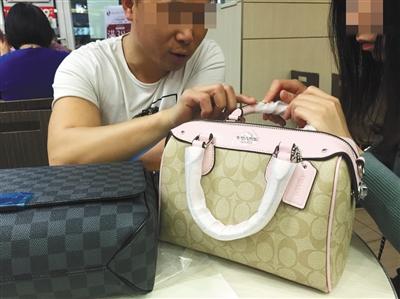 假LV“流水线”隐身网络批发平台 用暗语才能搜到