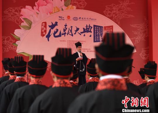 百位中外青年聚重庆 体验中华传统成人礼