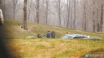 北京野生动物园现游客虎区下车 园方曾两次劝阻
