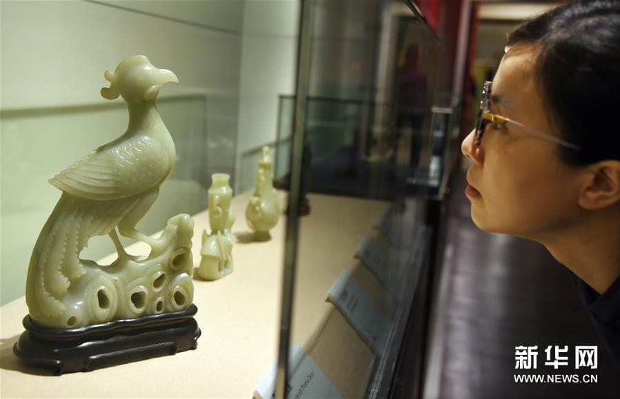 台北举行“酉鸡有吉”鸡年文物展