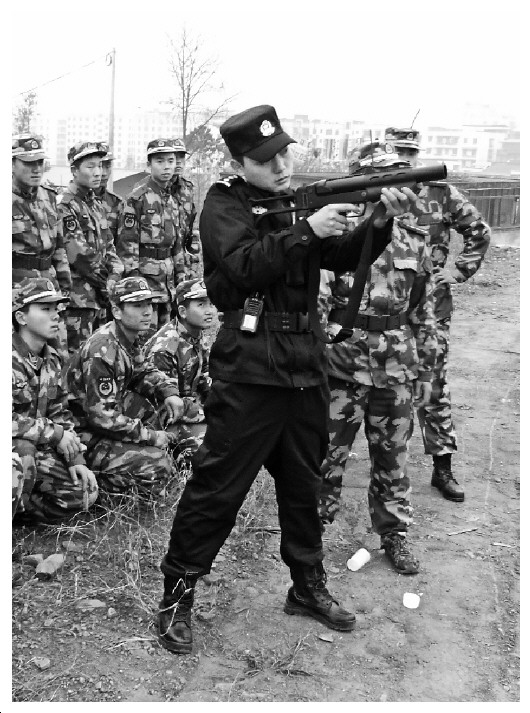 这位狱警 服刑人员出狱后还对他念念不忘