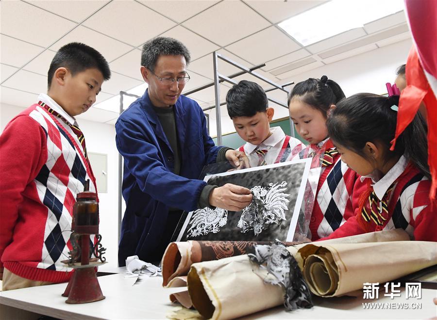 “熏”出来的剪纸画