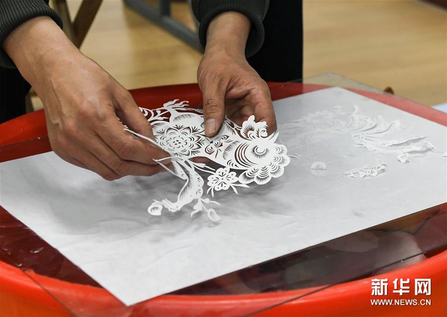 “熏”出来的剪纸画