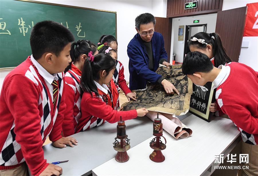 &ldquo;熏&rdquo;出来的剪纸画