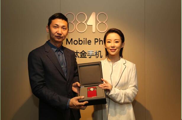 “8848”手机亮相巴塞尔钟表展