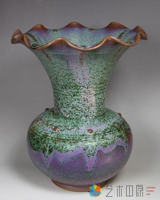 尹建中作品《荷口尊》