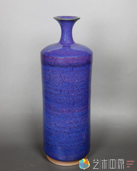 尹建中作品《玉女瓶》