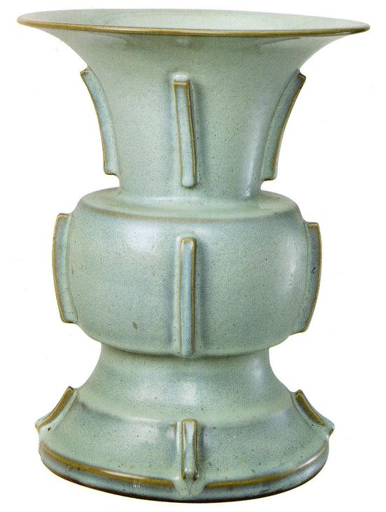 [宋]钧窑月白釉出戟尊