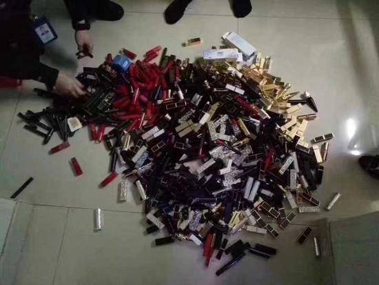 女子挪用200万公款狂购口红 不为化妆只为发朋友圈