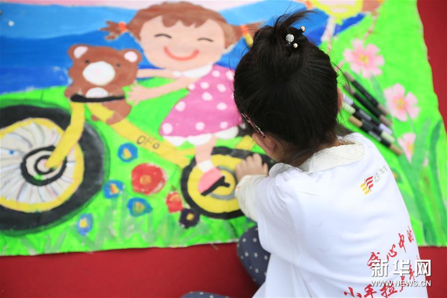 北京丰台：小手拉大手 共绘文明长卷