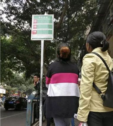 公交站牌不要任性，要人性！