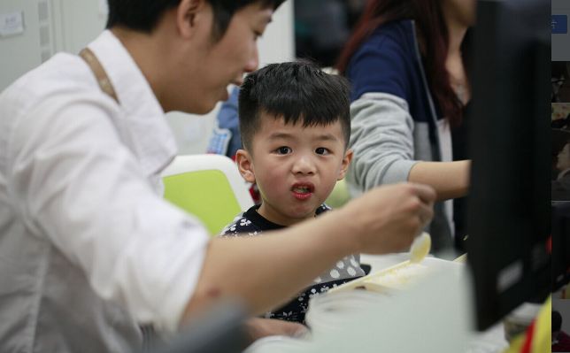 着娃去上班可以有！上海创建职工亲子工作室