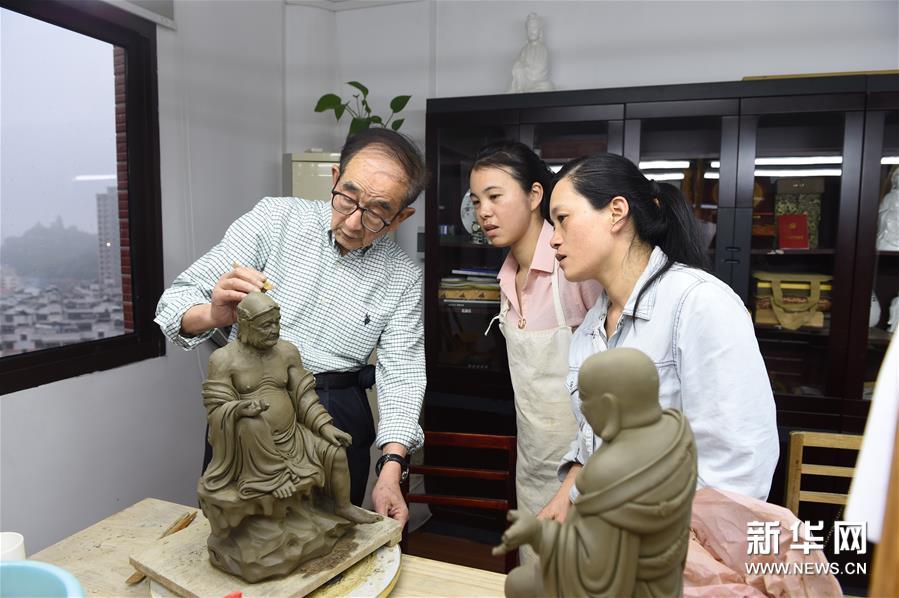 （一带一路·好手艺）（3）邱双炯：福建德化瓷塑艺术的坚守者