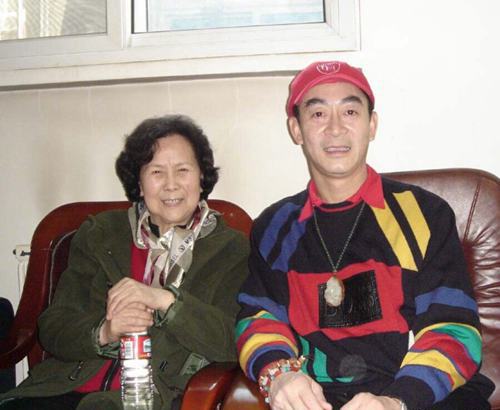 86版《西游记》导演杨洁去世 六小龄童发珍贵合影悼念