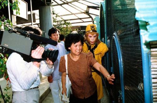 86版《西游记》导演杨洁去世 六小龄童发珍贵合影悼念