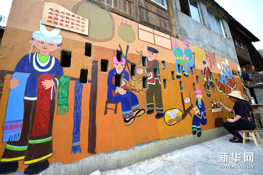 广西龙胜：“描绘”乡村 扮美家园