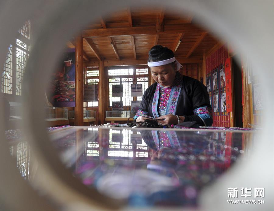 #（感悟非遗）（4）指尖上的“非遗”——侗绣