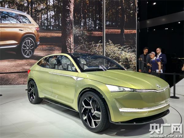 2017上海国际车展拉开帷幕 现场豪车云集