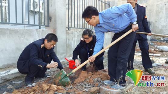 铁路志愿者邱文飞：人民铁路为人民 志愿服务用心做