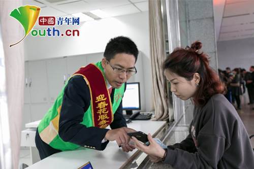  铁路志愿者邱文飞：人民铁路为人民 志愿服务用心做