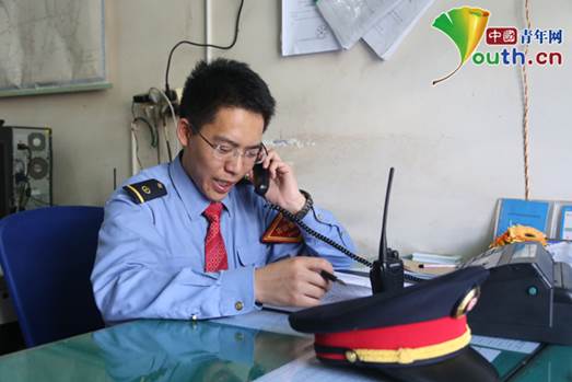 铁路志愿者邱文飞：人民铁路为人民 志愿服务用心做