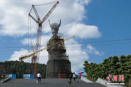 贵州88米高苗族&ldquo;仰阿莎&rdquo;雕像安装完成