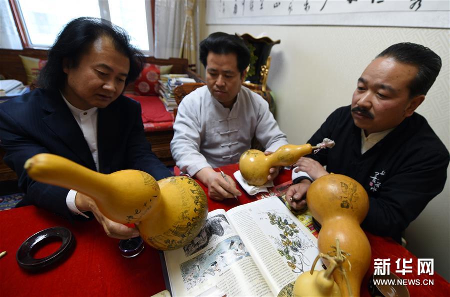 小葫芦雕出“大文章”