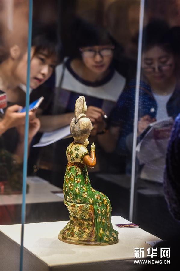 杭州举办唐三彩精品展