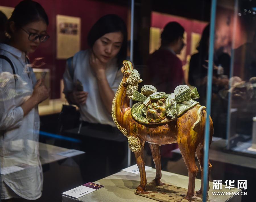 杭州举办唐三彩精品展