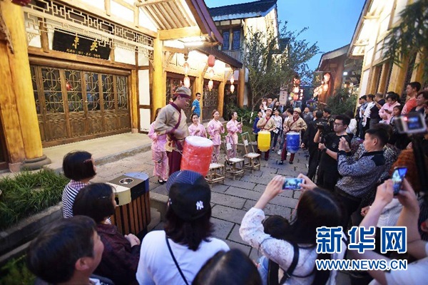 峨眉山脚下落寞多年的古镇为何突然“火”了？——从“文化重构”透视旅游业供给侧改革