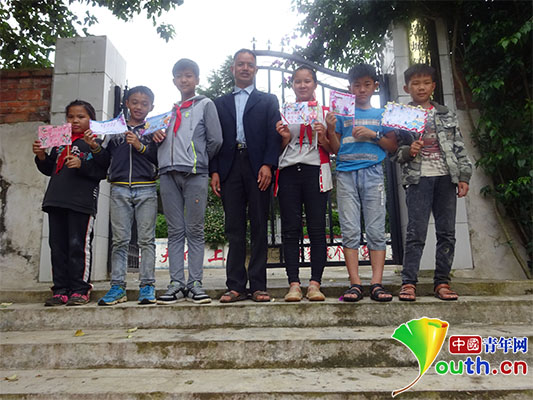 乡村教师农加贵：