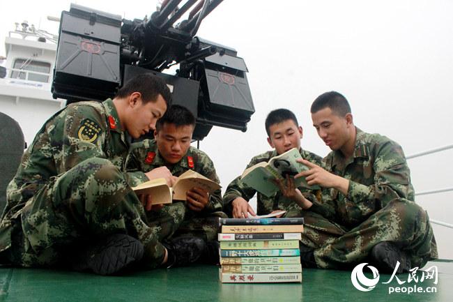 再忆辉煌历程 传承“五四”精神