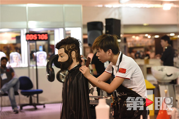 厉害!23岁姑娘剪发剪成副教授 享受国务院津贴