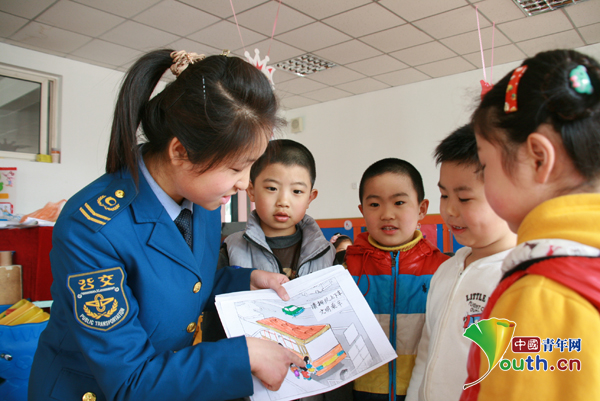 五四奖章获得者陈乐乐：十米车厢乐相伴　百里乘线串村山