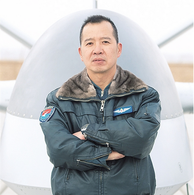 空军某试验训练基地无人机飞行员李浩：